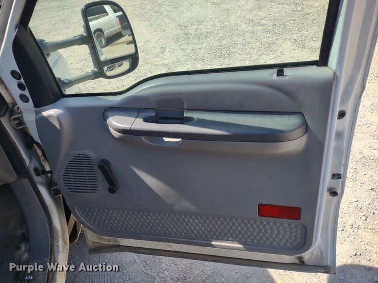 image for item LL9086 2001 Ford F450 Super Duty XL  bucket truck