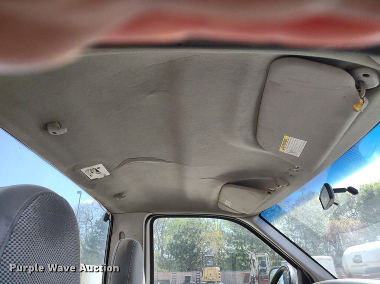 image for item LL9086 2001 Ford F450 Super Duty XL  bucket truck