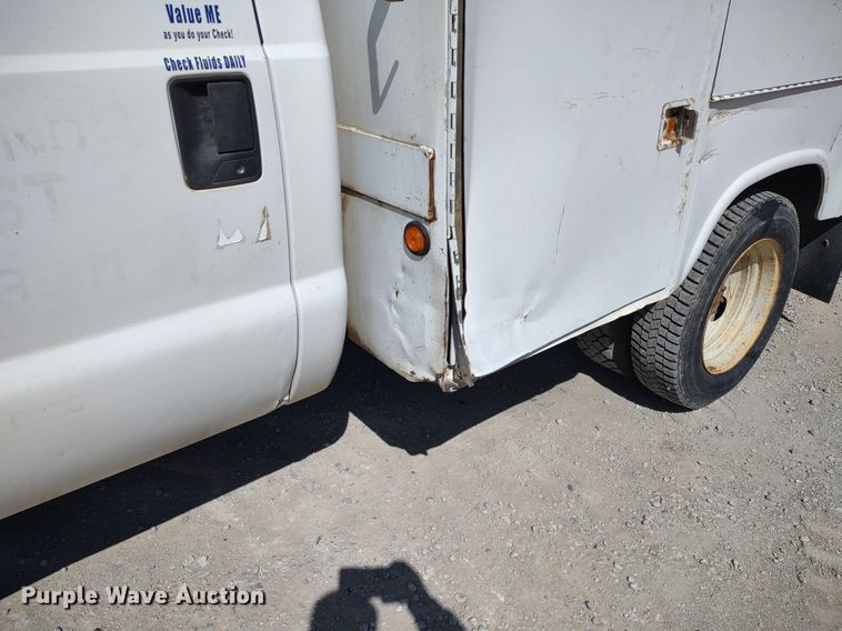 image for item LL9086 2001 Ford F450 Super Duty XL  bucket truck