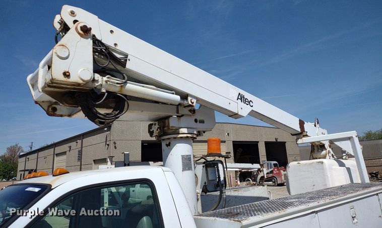 image for item LL9086 2001 Ford F450 Super Duty XL  bucket truck