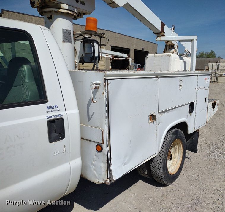 image for item LL9086 2001 Ford F450 Super Duty XL  bucket truck