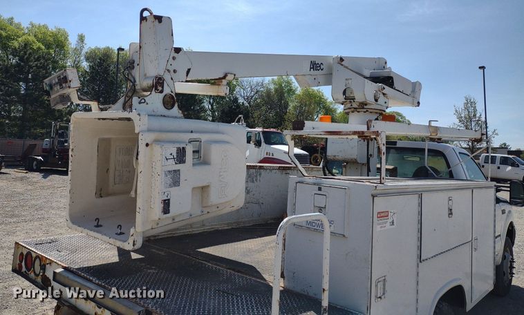 image for item LL9086 2001 Ford F450 Super Duty XL  bucket truck