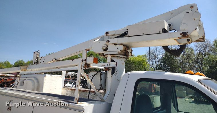 image for item LL9086 2001 Ford F450 Super Duty XL  bucket truck