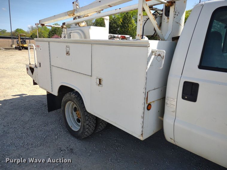 image for item LL9086 2001 Ford F450 Super Duty XL  bucket truck