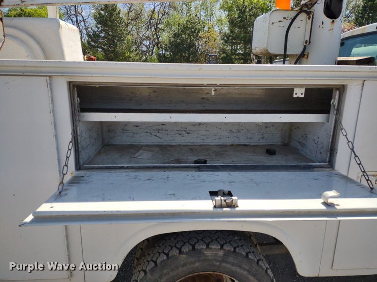 image for item LL9086 2001 Ford F450 Super Duty XL  bucket truck