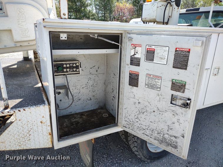 image for item LL9086 2001 Ford F450 Super Duty XL  bucket truck