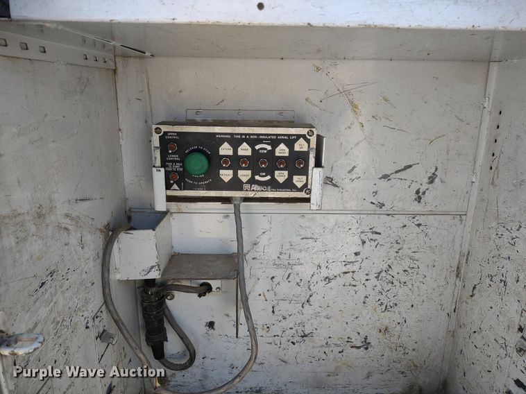 image for item LL9086 2001 Ford F450 Super Duty XL  bucket truck