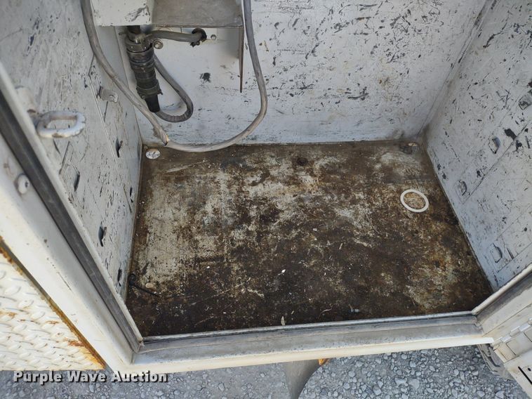 image for item LL9086 2001 Ford F450 Super Duty XL  bucket truck