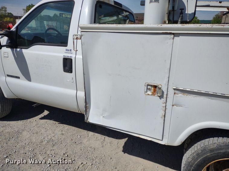 image for item LL9086 2001 Ford F450 Super Duty XL  bucket truck