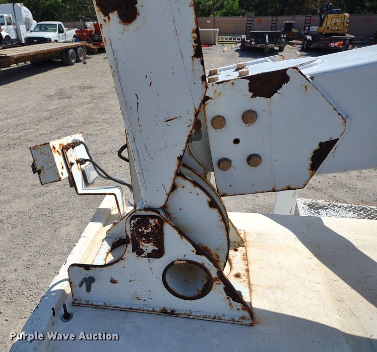 image for item LL9086 2001 Ford F450 Super Duty XL  bucket truck