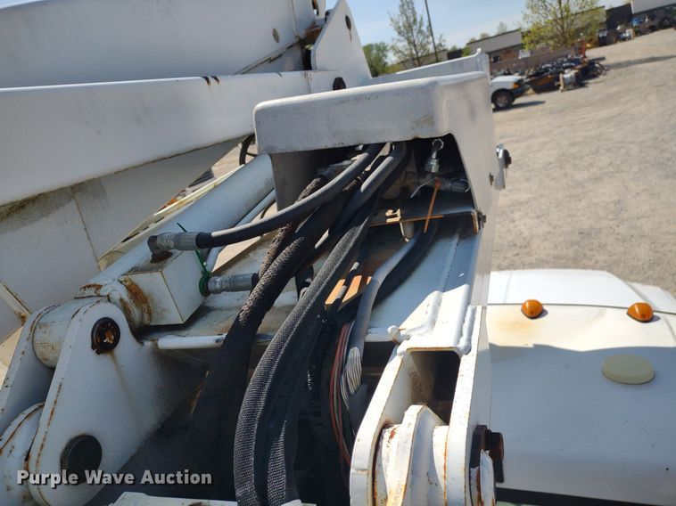 image for item LL9086 2001 Ford F450 Super Duty XL  bucket truck