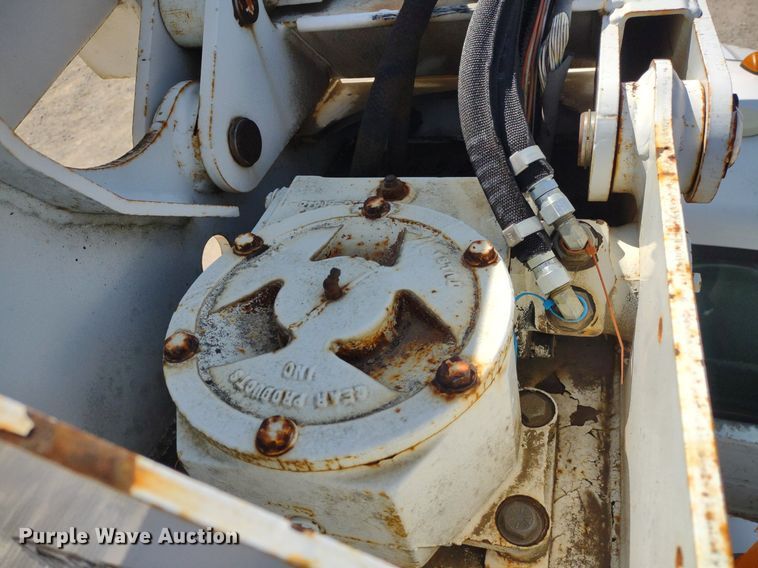 image for item LL9086 2001 Ford F450 Super Duty XL  bucket truck