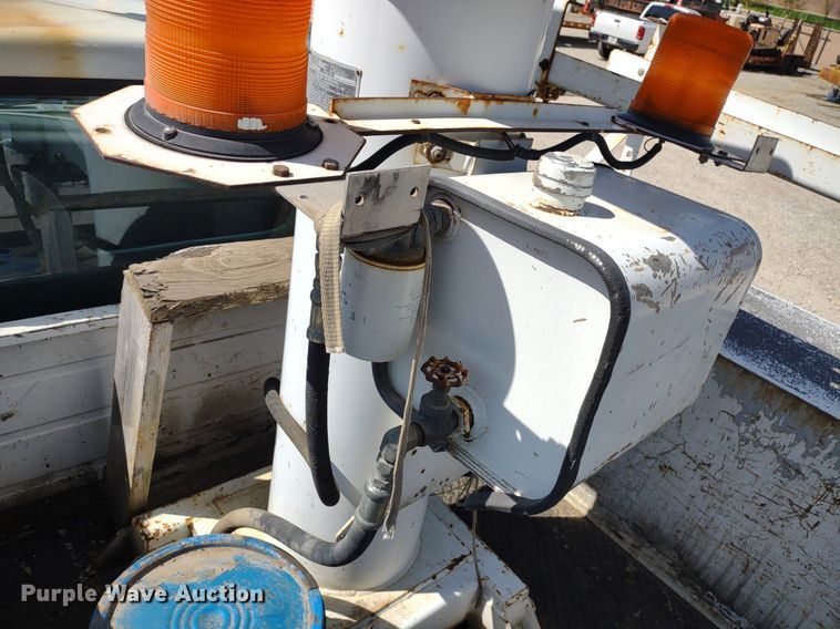 image for item LL9086 2001 Ford F450 Super Duty XL  bucket truck