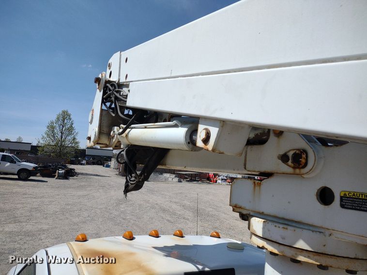 image for item LL9086 2001 Ford F450 Super Duty XL  bucket truck