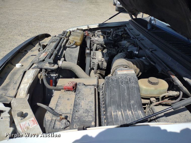 image for item LL9086 2001 Ford F450 Super Duty XL  bucket truck