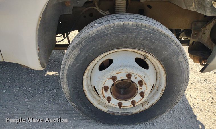 image for item LL9086 2001 Ford F450 Super Duty XL  bucket truck