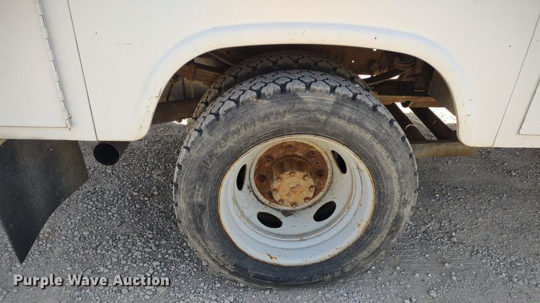 image for item LL9086 2001 Ford F450 Super Duty XL  bucket truck