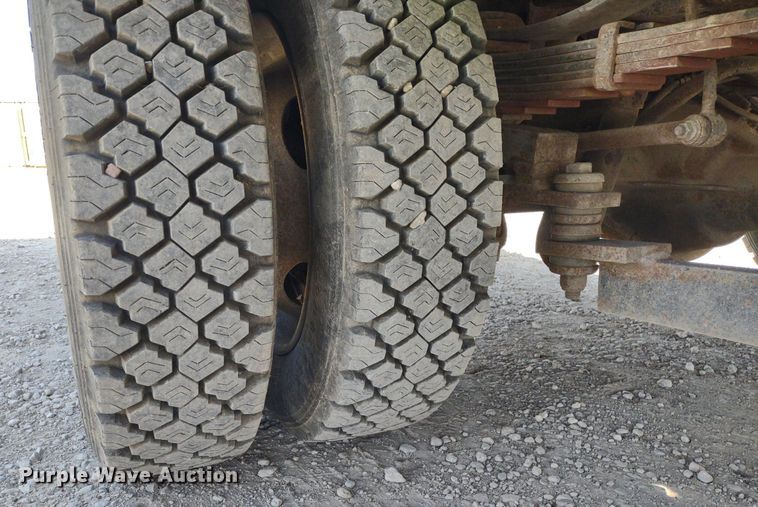 image for item LL9086 2001 Ford F450 Super Duty XL  bucket truck