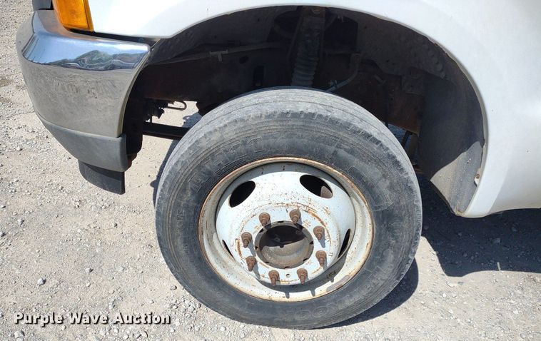 image for item LL9086 2001 Ford F450 Super Duty XL  bucket truck