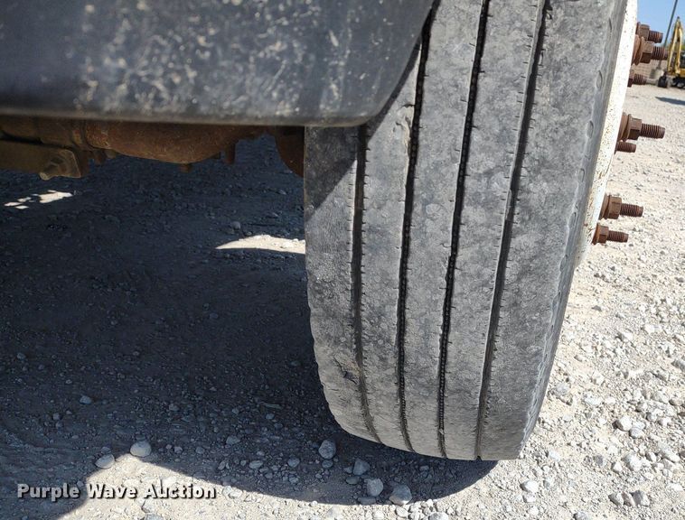 image for item LL9086 2001 Ford F450 Super Duty XL  bucket truck