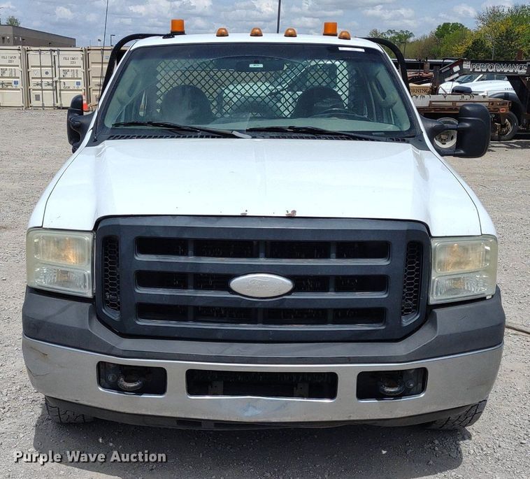 image for item LL9087 2007 Ford F350 Super Duty XL  flatbed pickup truck