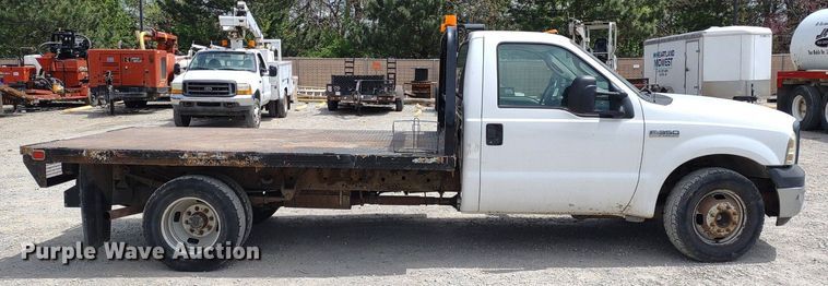 image for item LL9087 2007 Ford F350 Super Duty XL  flatbed pickup truck