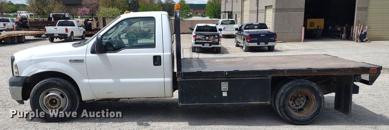 image for item LL9087 2007 Ford F350 Super Duty XL  flatbed pickup truck