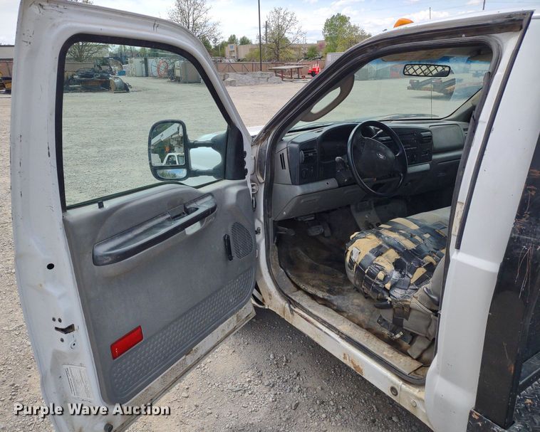 image for item LL9087 2007 Ford F350 Super Duty XL  flatbed pickup truck