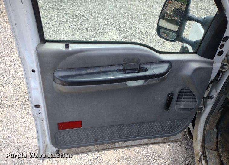 image for item LL9087 2007 Ford F350 Super Duty XL  flatbed pickup truck