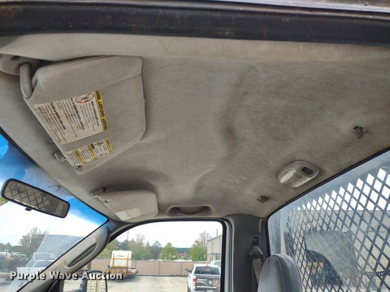 image for item LL9087 2007 Ford F350 Super Duty XL  flatbed pickup truck