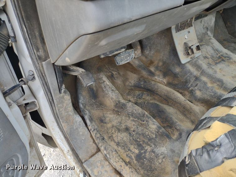 image for item LL9087 2007 Ford F350 Super Duty XL  flatbed pickup truck