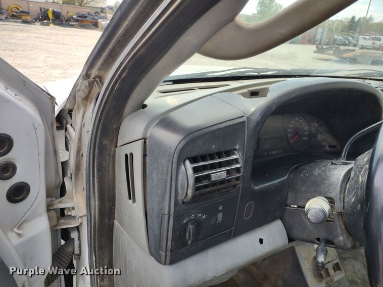 image for item LL9087 2007 Ford F350 Super Duty XL  flatbed pickup truck