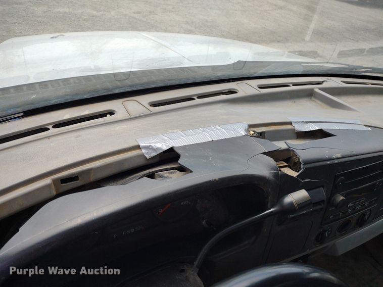 image for item LL9087 2007 Ford F350 Super Duty XL  flatbed pickup truck