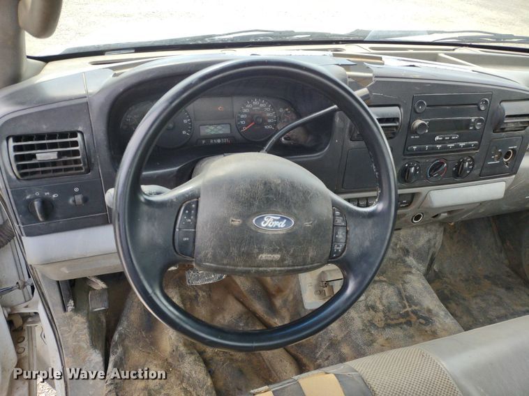 image for item LL9087 2007 Ford F350 Super Duty XL  flatbed pickup truck