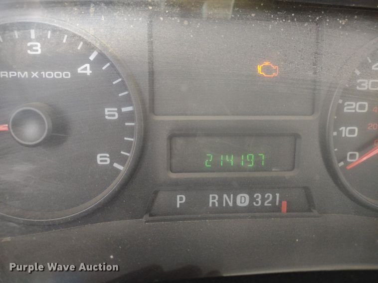 image for item LL9087 2007 Ford F350 Super Duty XL  flatbed pickup truck