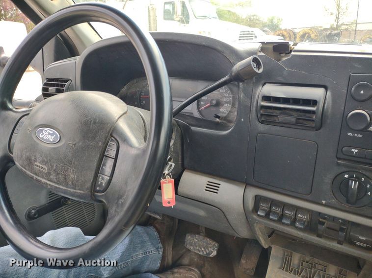 image for item LL9087 2007 Ford F350 Super Duty XL  flatbed pickup truck