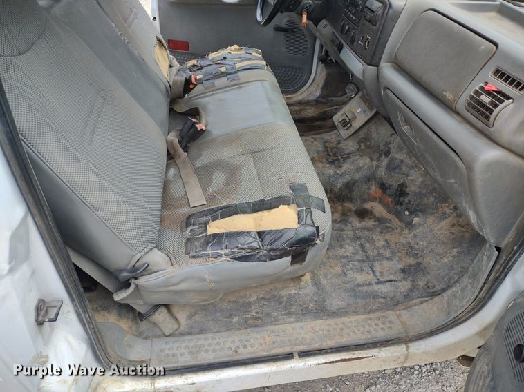 image for item LL9087 2007 Ford F350 Super Duty XL  flatbed pickup truck