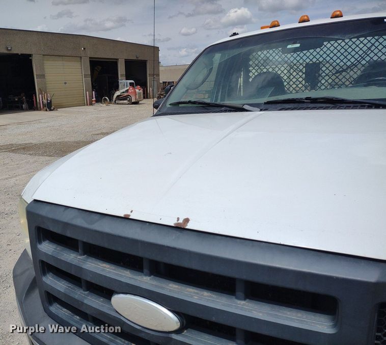 image for item LL9087 2007 Ford F350 Super Duty XL  flatbed pickup truck