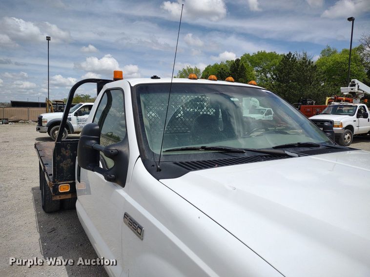 image for item LL9087 2007 Ford F350 Super Duty XL  flatbed pickup truck
