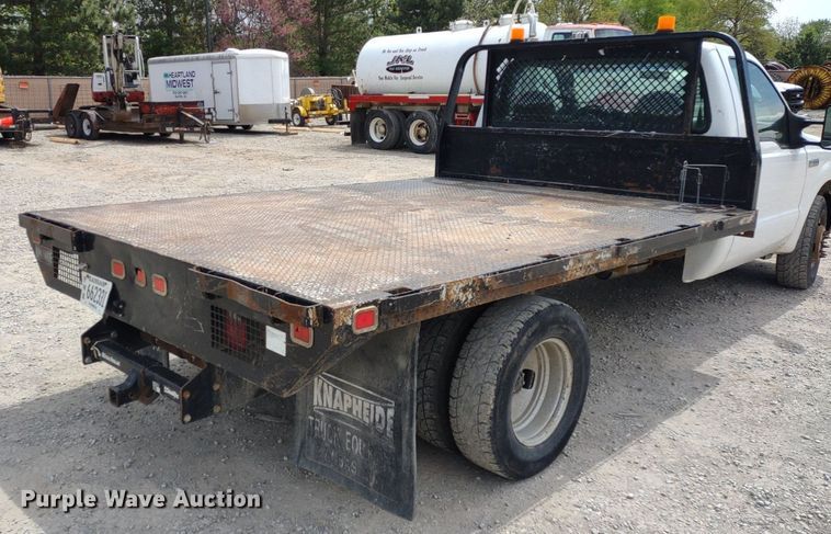 image for item LL9087 2007 Ford F350 Super Duty XL  flatbed pickup truck