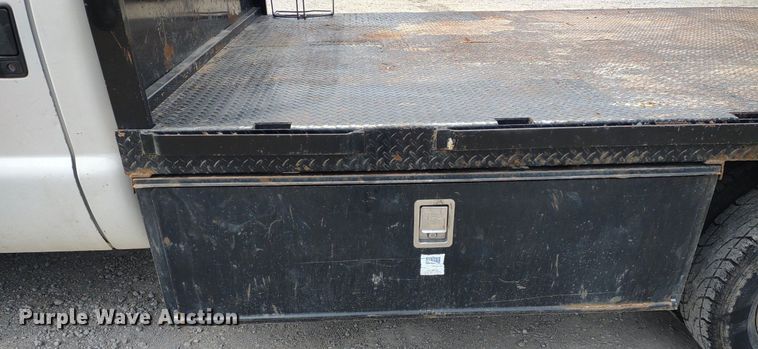 image for item LL9087 2007 Ford F350 Super Duty XL  flatbed pickup truck