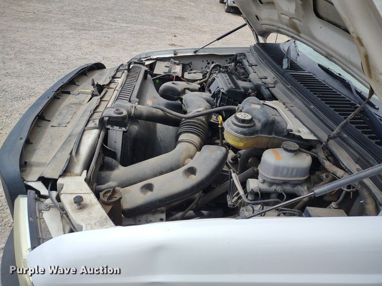 image for item LL9087 2007 Ford F350 Super Duty XL  flatbed pickup truck