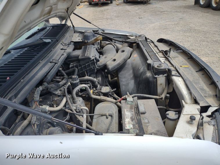 image for item LL9087 2007 Ford F350 Super Duty XL  flatbed pickup truck