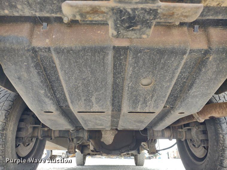 image for item LL9087 2007 Ford F350 Super Duty XL  flatbed pickup truck