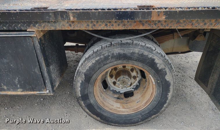 image for item LL9087 2007 Ford F350 Super Duty XL  flatbed pickup truck