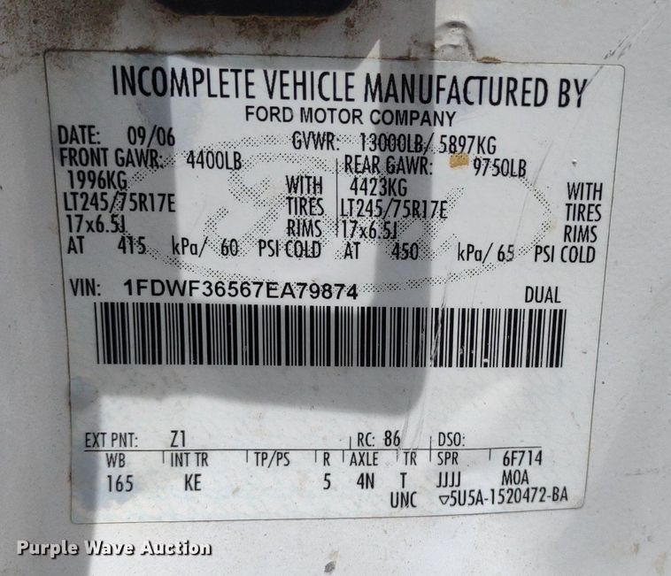 image for item LL9087 2007 Ford F350 Super Duty XL  flatbed pickup truck