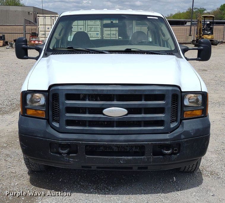 image for item LL9088 2006 Ford F350 Super Duty XL  Crew Cab utility bed pickup truck