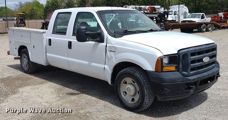 image for item LL9088 2006 Ford F350 Super Duty XL  Crew Cab utility bed pickup truck