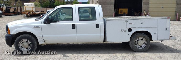 image for item LL9088 2006 Ford F350 Super Duty XL  Crew Cab utility bed pickup truck