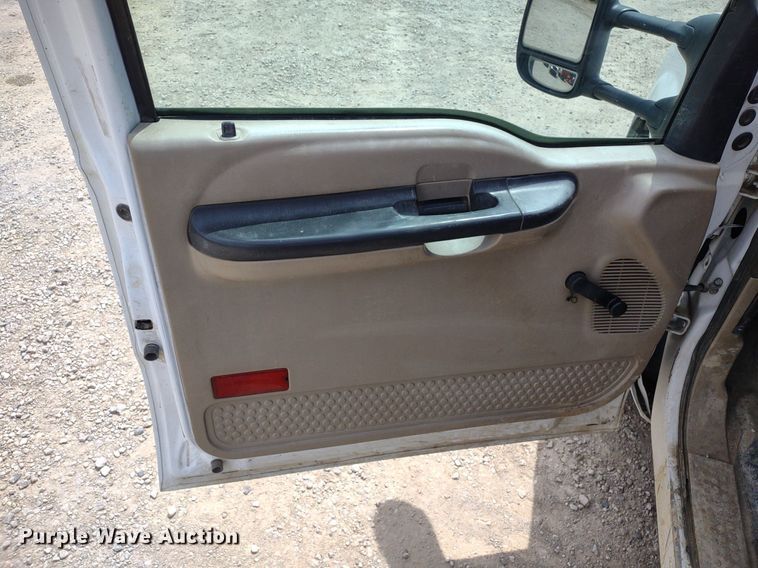 image for item LL9088 2006 Ford F350 Super Duty XL  Crew Cab utility bed pickup truck